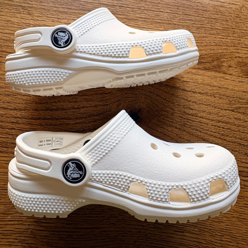 Crocs white-classic- size C9- unisex - Picture 6 of 12